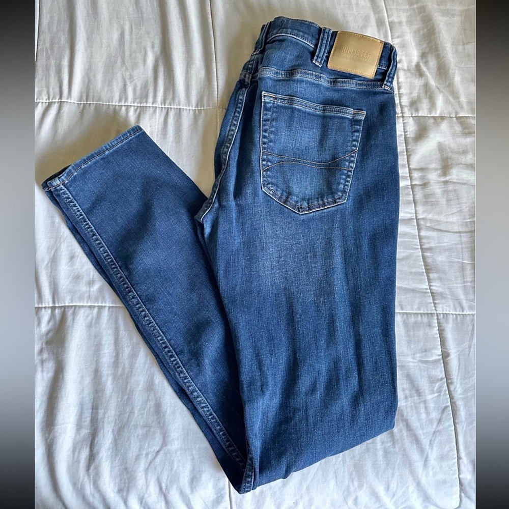 Men’s Hollister Jeans.